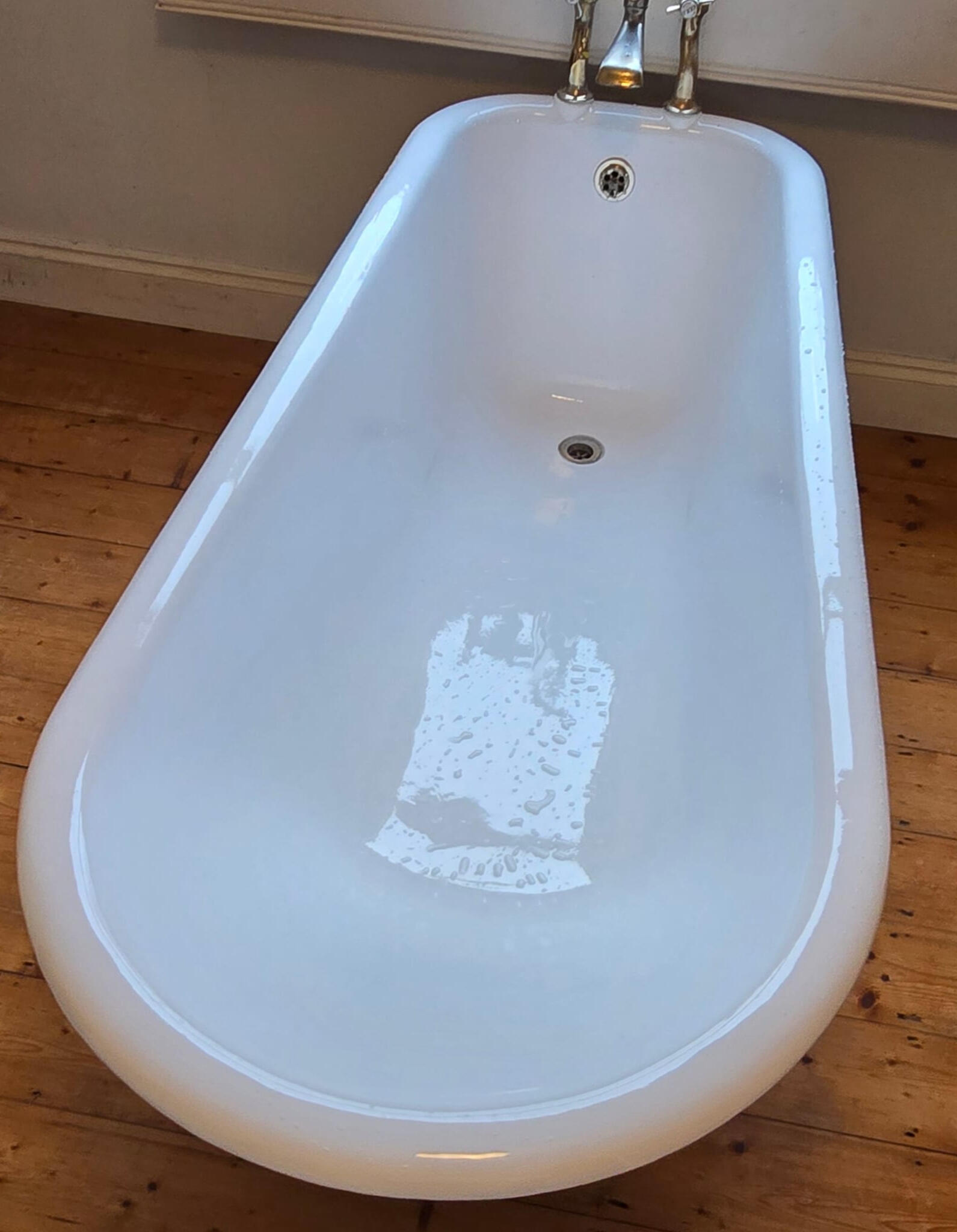 Cast iron bath re-enamelling and resurfacing in Southsea, Portsmouth